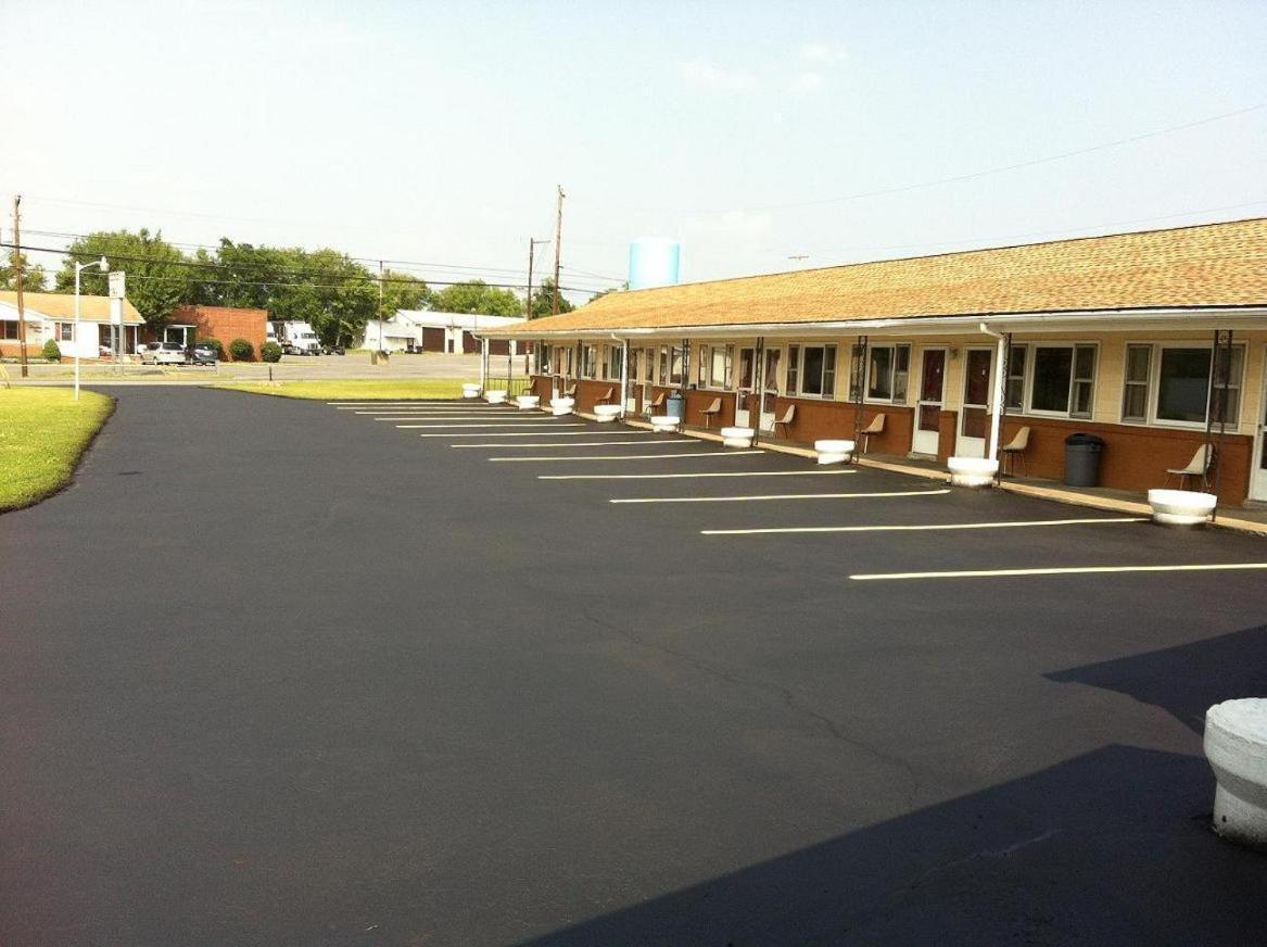 Budget Inn Mifflintown Exterior foto